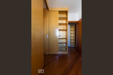 Apartamento à venda com 150m², 3 quartos e 3 vagasArmários Quarto suíte 2 