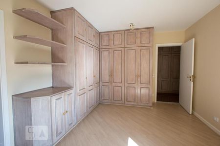 Apartamento à venda com 212m², 4 quartos e 5 vagassuite 2