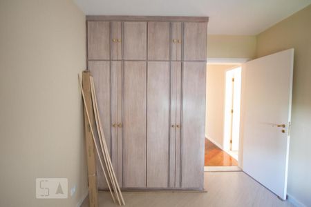 Apartamento à venda com 212m², 4 quartos e 5 vagassuite 3