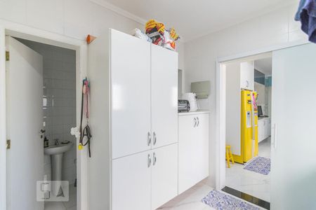 Apartamento à venda com 200m², 3 quartos e 3 vagas Apartamento à venda com 200m², 3 quartos e 3 vagasÁrea de Serviço