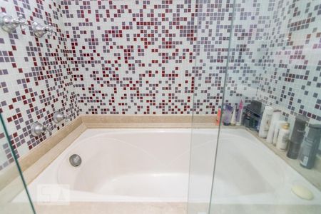 Apartamento à venda com 200m², 3 quartos e 3 vagas Apartamento à venda com 200m², 3 quartos e 3 vagasBanheira