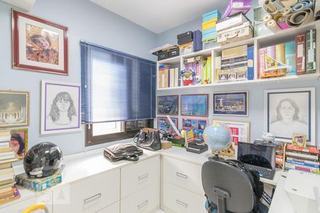 Apartamento à venda com 200m², 3 quartos e 3 vagas Apartamento à venda com 200m², 3 quartos e 3 vagasEscritório