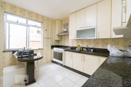 Apartamento à venda com 160m², 4 quartos e 1 vaga Apartamento à venda com 160m², 4 quartos e 1 vagaCozinha