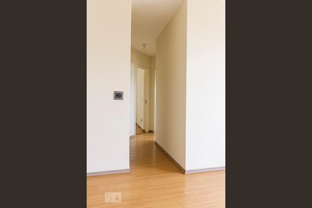 Corredor de acesso aos quartos e banheiro  de apartamento para alugar com 3 quartos, 70m² em Vila Regente Feijó, São Paulo