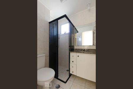 Banheiro de apartamento para alugar com 3 quartos, 54m² em Vila Mazzei, São Paulo