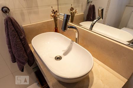 Apartamento à venda com 105m², 2 quartos e 1 vaga Apartamento à venda com 105m², 2 quartos e 1 vagaBanheiro da suíte