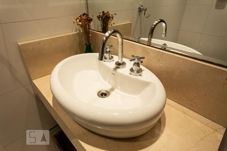 Apartamento à venda com 105m², 2 quartos e 1 vaga Apartamento à venda com 105m², 2 quartos e 1 vagaBanheiro