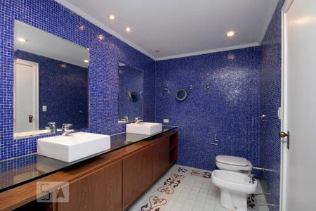 Apartamento à venda com 280m², 4 quartos e 3 vagasBanheiro da Suíte 2