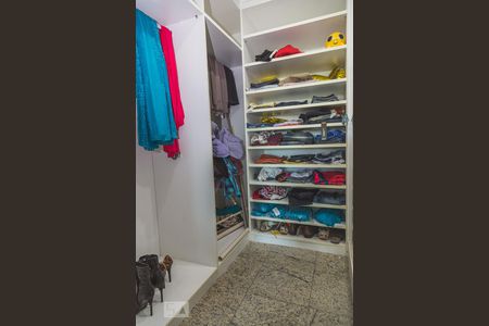 Apartamento à venda com 600m², 5 quartos e 6 vagasSuíte 2 - closet
