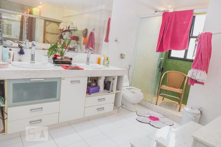 Apartamento à venda com 600m², 5 quartos e 6 vagasSuíte 4 - banheiro