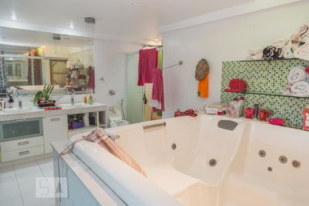 Apartamento à venda com 600m², 5 quartos e 6 vagasSuíte 4- banheiro