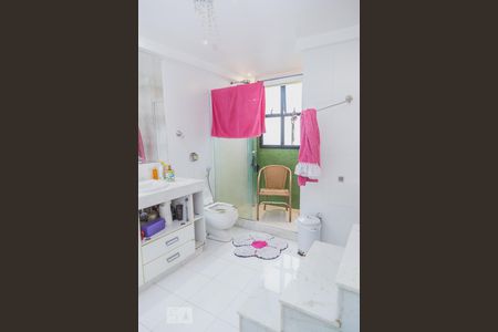 Apartamento à venda com 600m², 5 quartos e 6 vagasSuíte 4 - banheiro