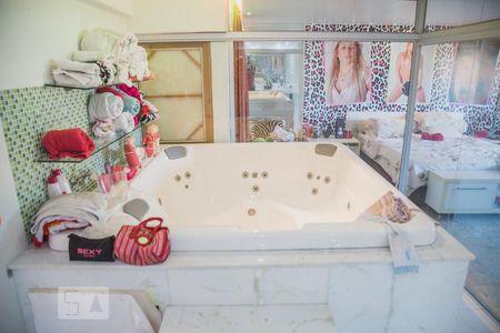 Apartamento à venda com 600m², 5 quartos e 6 vagasSuíte 4 - banheiro