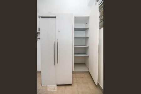 Apartamento à venda com 110m², 3 quartos e 1 vaga Apartamento à venda com 110m², 3 quartos e 1 vagaDetalhe armário área de serviço