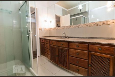 Apartamento à venda com 110m², 3 quartos e 1 vaga Apartamento à venda com 110m², 3 quartos e 1 vagaDetalhe armário banheiro