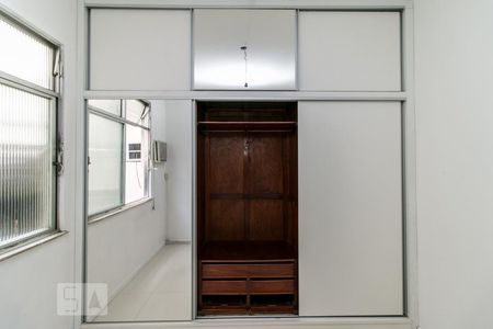 Apartamento à venda com 45m², 2 quartos e sem vaga Apartamento à venda com 45m², 2 quartos e sem vagaArmário quarto