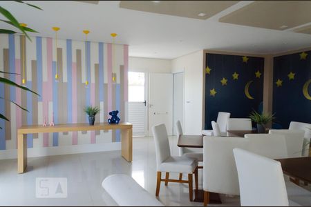 Apartamento à venda com 54m², 2 quartos e 1 vaga Apartamento à venda com 54m², 2 quartos e 1 vagaDependências do prédio - salão de festas infantil