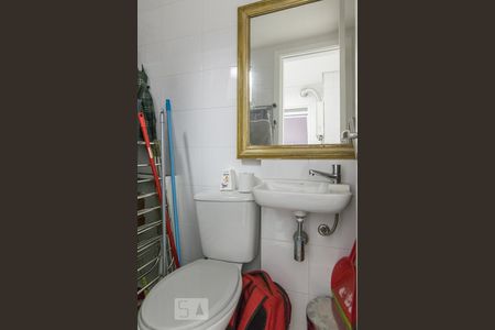 Apartamento à venda com 170m², 3 quartos e 2 vagas Apartamento à venda com 170m², 3 quartos e 2 vagasBanheiro de Serviço