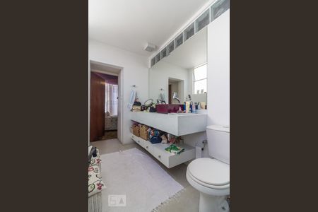 Apartamento à venda com 200m², 3 quartos e 2 vagas Apartamento à venda com 200m², 3 quartos e 2 vagasBanheiro da suite