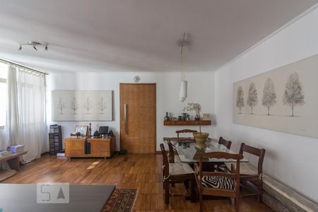 Apartamento à venda com 200m², 3 quartos e 2 vagas Apartamento à venda com 200m², 3 quartos e 2 vagasSala