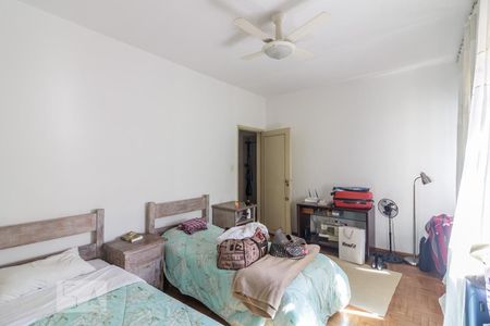 Apartamento à venda com 200m², 3 quartos e 2 vagas Apartamento à venda com 200m², 3 quartos e 2 vagasQuarto 1