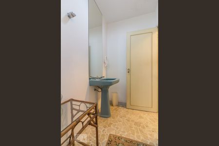 Apartamento à venda com 200m², 3 quartos e 2 vagas Apartamento à venda com 200m², 3 quartos e 2 vagasLavabo