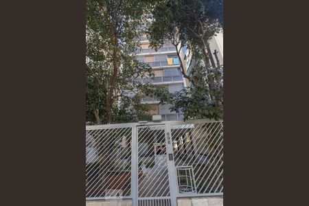 Apartamento à venda com 200m², 3 quartos e 2 vagas Apartamento à venda com 200m², 3 quartos e 2 vagasFachada (fotos: @jorge.hynd)