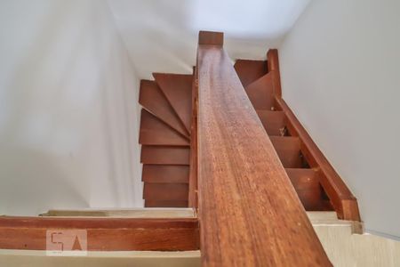 Apartamento à venda com 130m², 3 quartos e 1 vaga Apartamento à venda com 130m², 3 quartos e 1 vagaEscadas