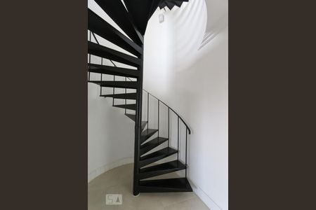 Escada de apartamento para alugar com 1 quarto, 105m² em Vila Andrade, São Paulo