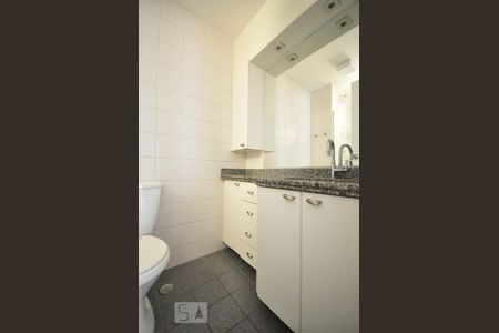 Banheiro de apartamento para alugar com 2 quartos, 59m² em Vila Andrade, São Paulo