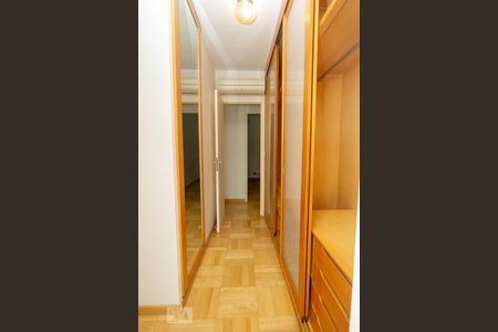 Apartamento para alugar com 127m², 3 quartos e 2 vagas Apartamento para alugar com 127m², 3 quartos e 2 vagasSuíte armarios