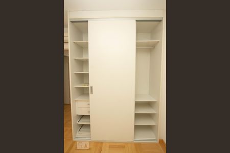 Apartamento para alugar com 127m², 3 quartos e 2 vagas Apartamento para alugar com 127m², 3 quartos e 2 vagasdetalhe armario