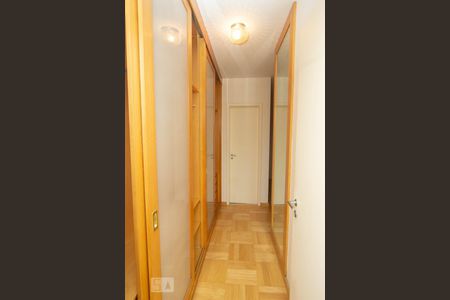 Apartamento para alugar com 127m², 3 quartos e 2 vagas Apartamento para alugar com 127m², 3 quartos e 2 vagasSuíte armarios