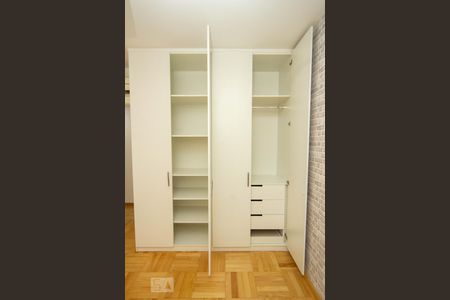 Apartamento para alugar com 127m², 3 quartos e 2 vagas Apartamento para alugar com 127m², 3 quartos e 2 vagasDetalhe Armario