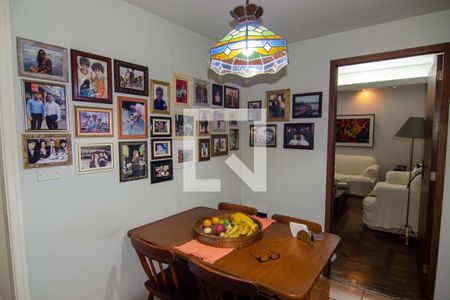 Apartamento à venda com 120m², 4 quartos e 2 vagasCopa