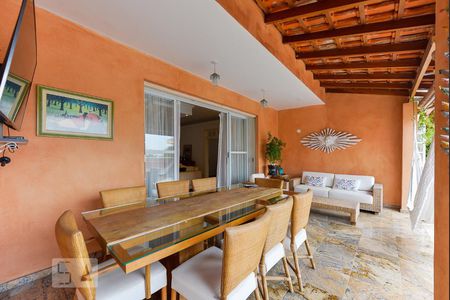 Casa à venda com 450m², 4 quartos e 4 vagasQuintal