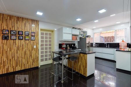 Casa à venda com 450m², 4 quartos e 4 vagasCozinha