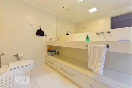 Casa à venda com 450m², 4 quartos e 4 vagasBanheiro Suíte 1