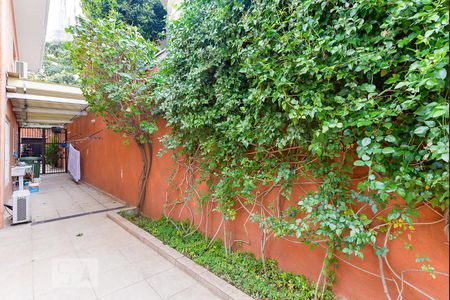 Casa à venda com 450m², 4 quartos e 4 vagasCorredor