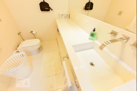 Casa à venda com 450m², 4 quartos e 4 vagasBanheiro Suíte 1