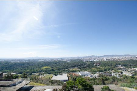 Apartamento à venda com 219m², 4 quartos e 2 vagas Apartamento à venda com 219m², 4 quartos e 2 vagasÁrea Livre (Vista)