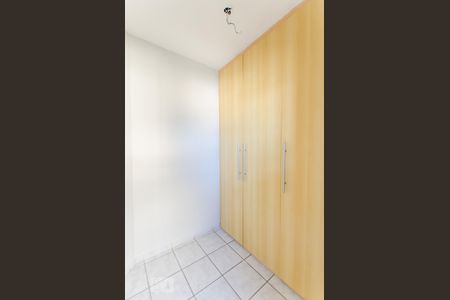 Apartamento à venda com 219m², 4 quartos e 2 vagas Apartamento à venda com 219m², 4 quartos e 2 vagasÁrea de Serviço (quarto reversível)