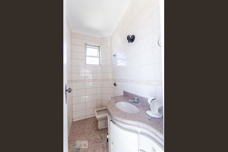 Apartamento à venda com 219m², 4 quartos e 2 vagas Apartamento à venda com 219m², 4 quartos e 2 vagasBanheiro social ( pavimento 2)