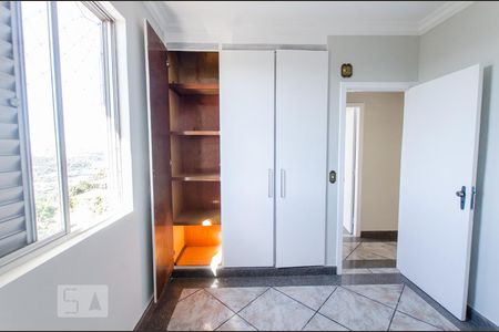 Apartamento à venda com 219m², 4 quartos e 2 vagas Apartamento à venda com 219m², 4 quartos e 2 vagasQuarto 2