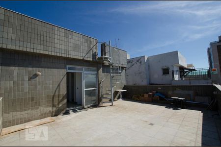 Apartamento à venda com 219m², 4 quartos e 2 vagas Apartamento à venda com 219m², 4 quartos e 2 vagasÁrea Livre ( pavimento 2)