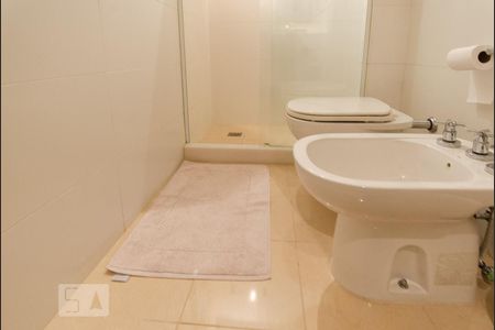 Apartamento à venda com 150m², 3 quartos e 2 vagas Apartamento à venda com 150m², 3 quartos e 2 vagasBanheiro da suite