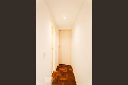 Apartamento à venda com 150m², 3 quartos e 2 vagas Apartamento à venda com 150m², 3 quartos e 2 vagasCorredor de acesso aos dormitórios