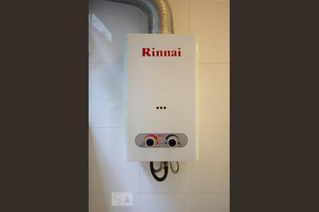 Apartamento à venda com 150m², 3 quartos e 2 vagas Apartamento à venda com 150m², 3 quartos e 2 vagasAquecedor a gás da área de serviço