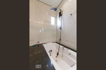 Apartamento à venda com 380m², 4 quartos e 1 vagaBanheira do Banheiro Suíte 3 