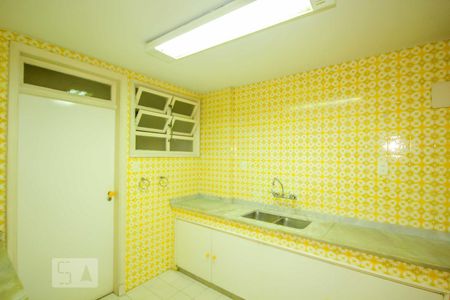 Apartamento à venda com 194m², 4 quartos e 2 vagasCozinha